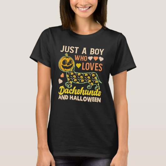 ハロウィンドッグはダックスフントとhを愛する少年にすぎない tシャツ (正面)