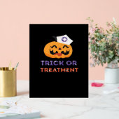 ハロウィンナーストリックまたはトリートメントクラシックTシャツ アクリルサイン (ウェディング)