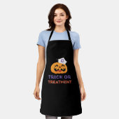ハロウィンナーストリックまたはトリートメントクラシックTシャツ エプロン (着用した状態)