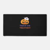 ハロウィンナーストリックまたはトリートメントクラシックTシャツ デスクマット (正面)