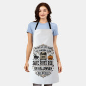 ハロウィンバス運転手スプーキー ビンテージ風彫刻Tシャツ エプロン (着用した状態)