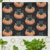 ハロウィンパターンのカボチャの中の可愛い黒猫 キッチンタオル (折り畳み)