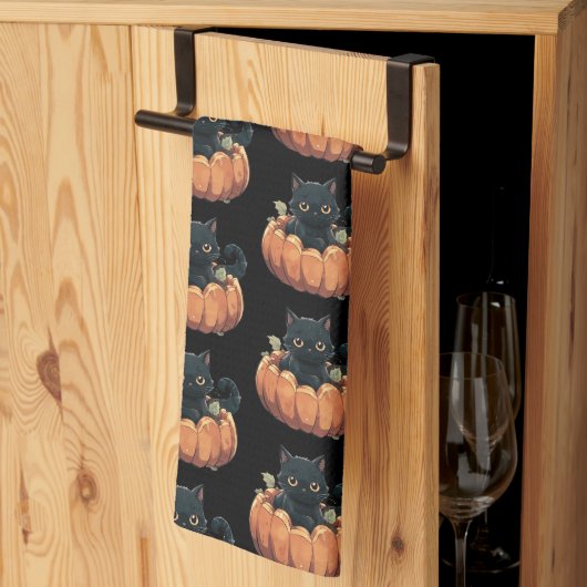 ハロウィンパターンのカボチャの中の可愛い黒猫 キッチンタオル (三つ折り)