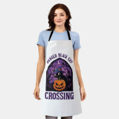ハロウィンパンプキン魔女黒猫通行注意 エプロン (着用した状態)