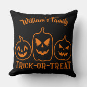 ハロウィンパーソナライズされたのトリックまたは治療 クッション (正面)