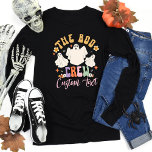 ハロウィンパーソナライズされたの友人に一致するブークルーズ Tシャツ<br><div class="desc">ハロウィーンを愛するグループのための必需品であるハロウィーンの友人Tシャツに合う私たちの長い袖のレトロブーパーソナライズされたクルーと時間に戻る。これらのカスタムヴィンテージハロウィーンシャツは、あなたのグループの名前を付けた各シャツを持つ不気味なお祝いにパーソナライズされたの雰囲気をもたらすように設計されている。完璧子供へで大人のシャツは、パーティーからトリックやトリートメントの冒険まで、ハロウィーンのイベントに最適だ。ファブリック高品質は、最大の心地よいと耐久性を保証し、スタイルのすべてのハロウィン楽しむの活動を可能にする。一致おもしろいするハロウィーンの衣装は、クラシックハロウィーンの魅力とパーソナライゼーションを融合させたノスタルジックなデザインを備えモダン、不気味な季節のイベントのための傑出した作品である。あなたはのハロウィンカスタムの家族のシャツやコーディネートのハローウィンパーティシャツを探すかどうか、これらのレトロブーパーソナライズされたクルマッチングハロウィーンの友人Tシャツが最適な選択である。ハロウィンのおもしろいに魅力的touchを追加しパーソナライズされたて、生涯を通して思い出を作り出すシャツと共に、フェスティバルの精神を受け入れようユニーク。</div>