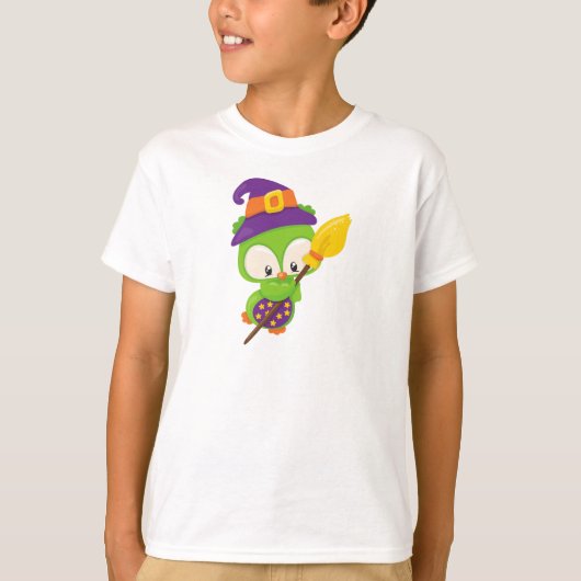 ハロウィンフクロウ、かわいいフクロウ、グリーンフクロウ、ウィッチほうき Tシャツ (正面)