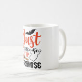 「ハロウィンマグを約束するヒントだけおもしろい- Adul コーヒーマグカップ (正面右)