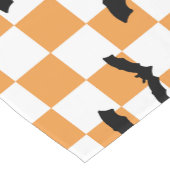 ハロウィンモダンこうもり不気味オレンジ色チェッカーボード ショートテーブルランナー (コーナー)