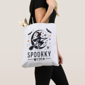 ハロウィン不気味ウィッチデザイン – オ飛んでいるン箒 トートバッグ (クローズアップ)