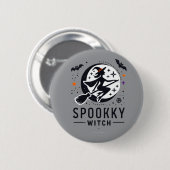 ハロウィン不気味ウィッチデザイン – オ飛んでいるン箒 缶バッジ (正面&裏面)