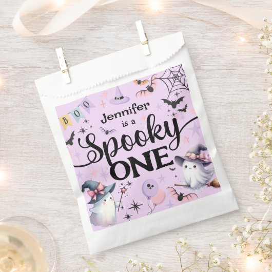 ハロウィン不気味ワンかわいい幽霊1歳の誕生日パーティー フェイバーバッグ (クリップ留めされた状態)