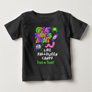 ハロウィン素晴らしキャンディキッズシャツを待つ ベビーTシャツ