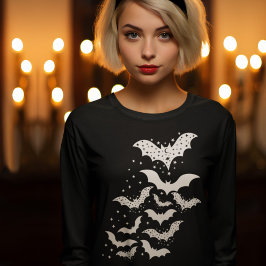 ハロウィン飛んでいる銀河系ホワイトこうもりと星 Tシャツ