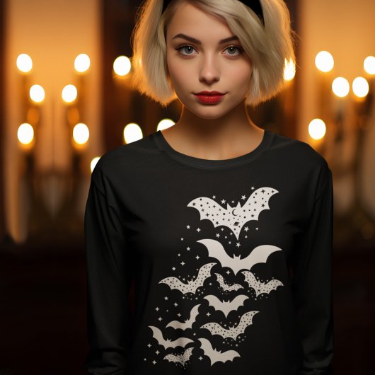 ハロウィン飛んでいる銀河系ホワイトこうもりと星 Tシャツ