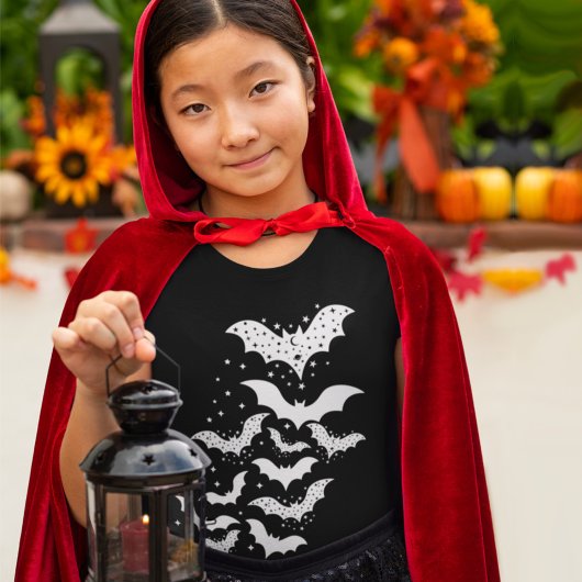 ハロウィン飛んでいる銀河系ホワイトこうもりと星 Tシャツ