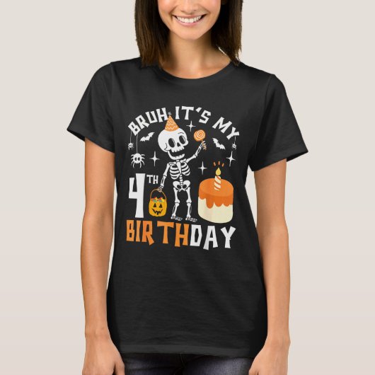ハロウィン４歳お誕生日おめでとう！　冗談みたいなスケルトン君４歳だって！ Tシャツ (正面)