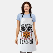 ハロウィン おもしろ 先生 ほうき 壊れた ベクター デザイン エプロン (着用した状態)