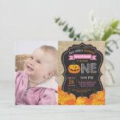 ハロウィン かぼちゃの女の子 1歳の誕生日 ピンクの麻 招待状 (スタンド正面)