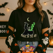 ハロウィン・ウィッチの魔法の空気 Tシャツ
