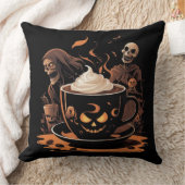 ハロウィン コーヒーアート - スケルトンの入ったスプーキーなラテ クッション (ブランケット)