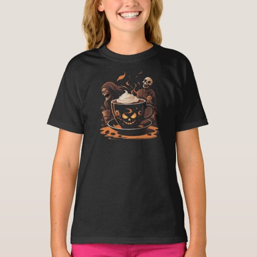 ハロウィン コーヒーアート - スケルトンの入った不気味なラテ Tシャツ (正面)