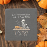 「ハロウィン・ストーン・コースターを待っているだけだ | おもしろい ストーンコースター<br><div class="desc">この保護「Just Waiting for Halloween」ストーンコースターを使用して、不気味なツイストでサーフェス。スケルトンユーモアのあるデザインを搭載し、一年を通して不気味なシ楽しむーズンを楽しめ祝るハロウィーン愛好家に最適なコースター。石で作ら高品質れスタイリッシュて保は、ドリンクリングから安全にテーブルを作り、ホームデコにフェスティバルtouchを追加する。ハローウィンパーティ、不気味な集まり、ハロウィーン愛好家の贈り物として理想的ユニークな、このコースターは機能性とおもしろいの両方である。</div>