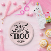 ハロウィン ブライダルシャワーの紙皿「彼女は彼のブーを見つけた」 ペーパープレート (パーティー)