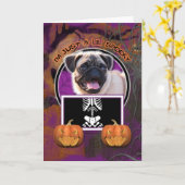 ハロウィン-不気味なちょうどLil -パグ カード (黄色い花)