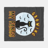 ハロウィン 黒猫 牙を伸ばす デザイン フリースブランケット (正面(横))