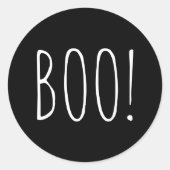 ハロウィン「BOO」| 不気味なパーティーのためのブラックタイポグラフィ ラウンドシール (正面)