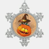 ハロウィーンかわいい子猫ウィッチとカボチャの友人 スノーフレークピューターオーナメント (正面)