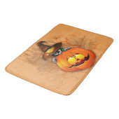 ハロウィーンかわいい子猫ウィッチとカボチャの友人 バスマット (アングル)