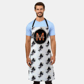 ハロウィーンかわいい魔女ハットオレンジブラックモノグラム エプロン (着用した状態)