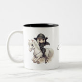 ハロウィーンかわいい魔女乗馬パーソナライズされた ツートーンマグカップ (左)