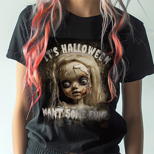 ハロウィーンでおもしろい人形を幽霊のよく出る欲しい Tシャツ