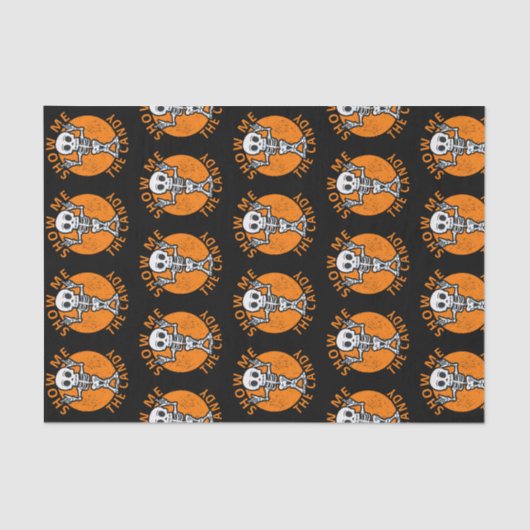 ハロウィーンでキャンディのスケルトンを見せる 薄葉紙 (正面)