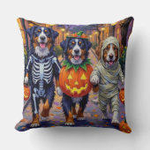 ハロウィーンでベルネーズマウンテントリックまたはトリートメント クッション (正面)