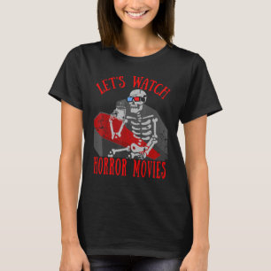 ハロウィーンでホラー映画を見るスケルトン棺 Tシャツ