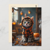 ハロウィーンに黒とオレンジのコートを着た可愛い子猫 ポストカード (正面/裏面)