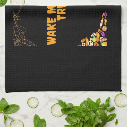 ハロウィーンのお菓子の準備ができて眠いナマケモノ！クラシックT キッチンタオル (折り畳み)