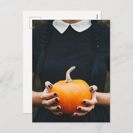 ハロウィーンのカボチャの女の子の黒いドレス シーズンポストカード (正面/裏面)