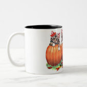 ハロウィーンのカボチャの子猫 ツートーンマグカップ (左)