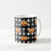 ハロウィーンのカボチャ市松模様に:チャーム。 コーヒーマグカップ (正面右)