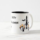 ハロウィーンのキャンドルとこうもりシャンデリア ツートーンマグカップ (正面右)