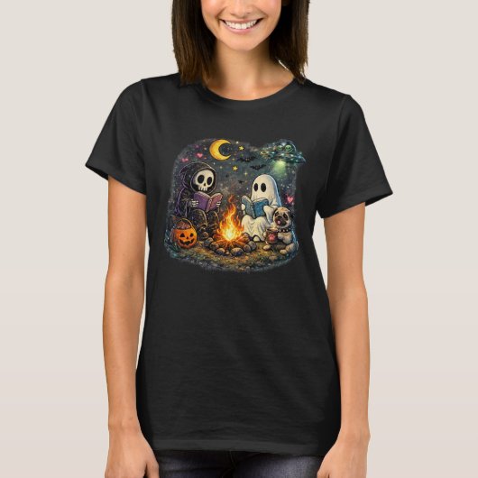ハロウィーンのキャンプファイヤーの物語 – パグ、幽霊、死神 Tシャツ (正面)