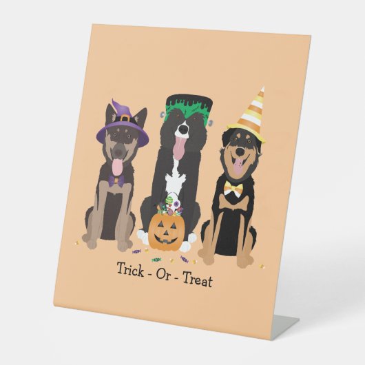 ハロウィーンのコスチュームで犬をトリックまたは治療する 台座サイン (正面)