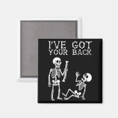 ハロウィーンのスケルトン得背中の衣装の男を持って マグネット (正面/裏面)