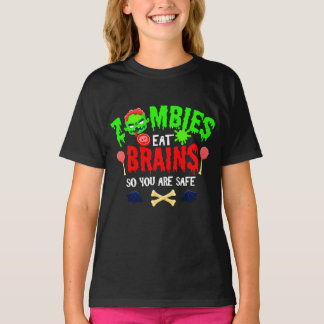 ハロウィーンのゾンビが脳みそを食べる面白いデザイン　あなたは安全です Tシャツ