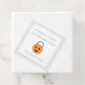 ハロウィーンのナイトトリックまたは子供の青を扱うライト フェイバータグ (インサイチュ)